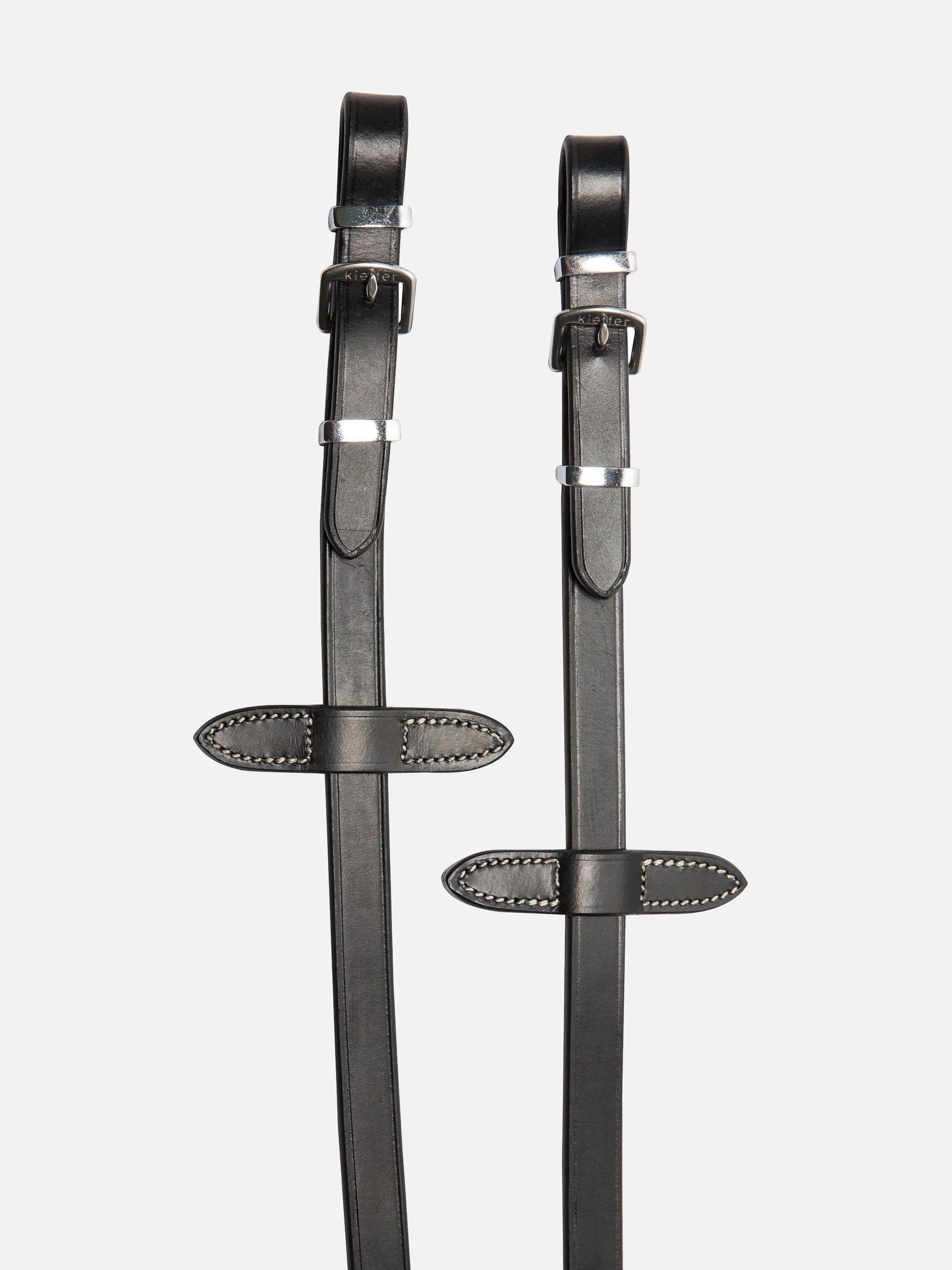 Detailfoto der Zügel von Trense Vera mit Metallschlaufen