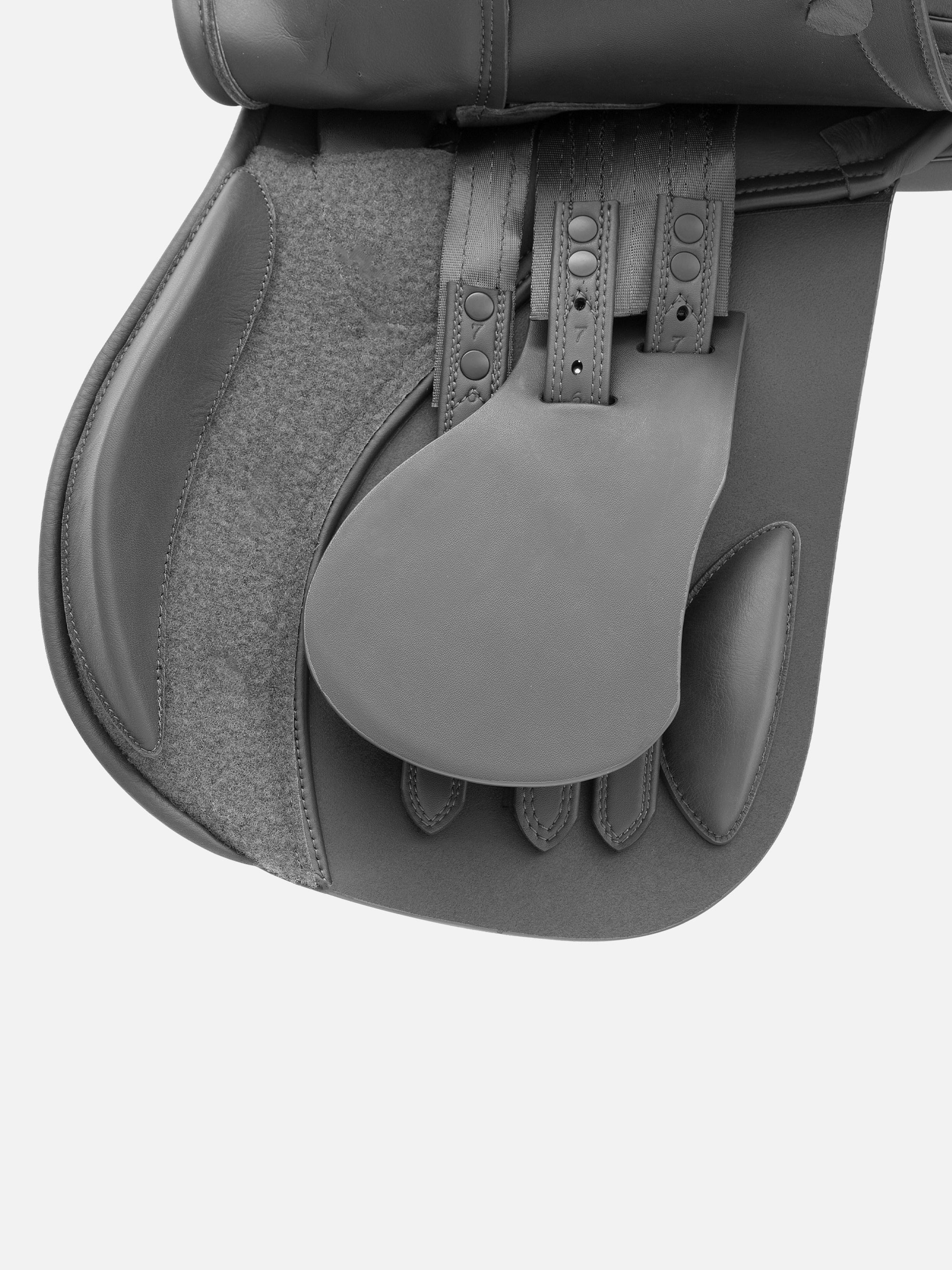 Blick unter das Sattelblatt von Vielseitigkeitssattel Le Mans mit großer Klettpausche