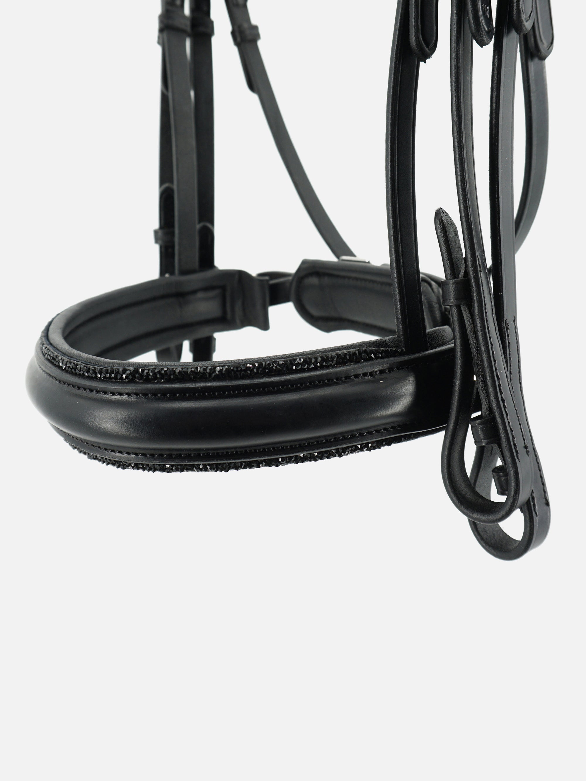 Detailfoto vom Reithalfter der Kandare Grace mit schwarzer Kristallbiese