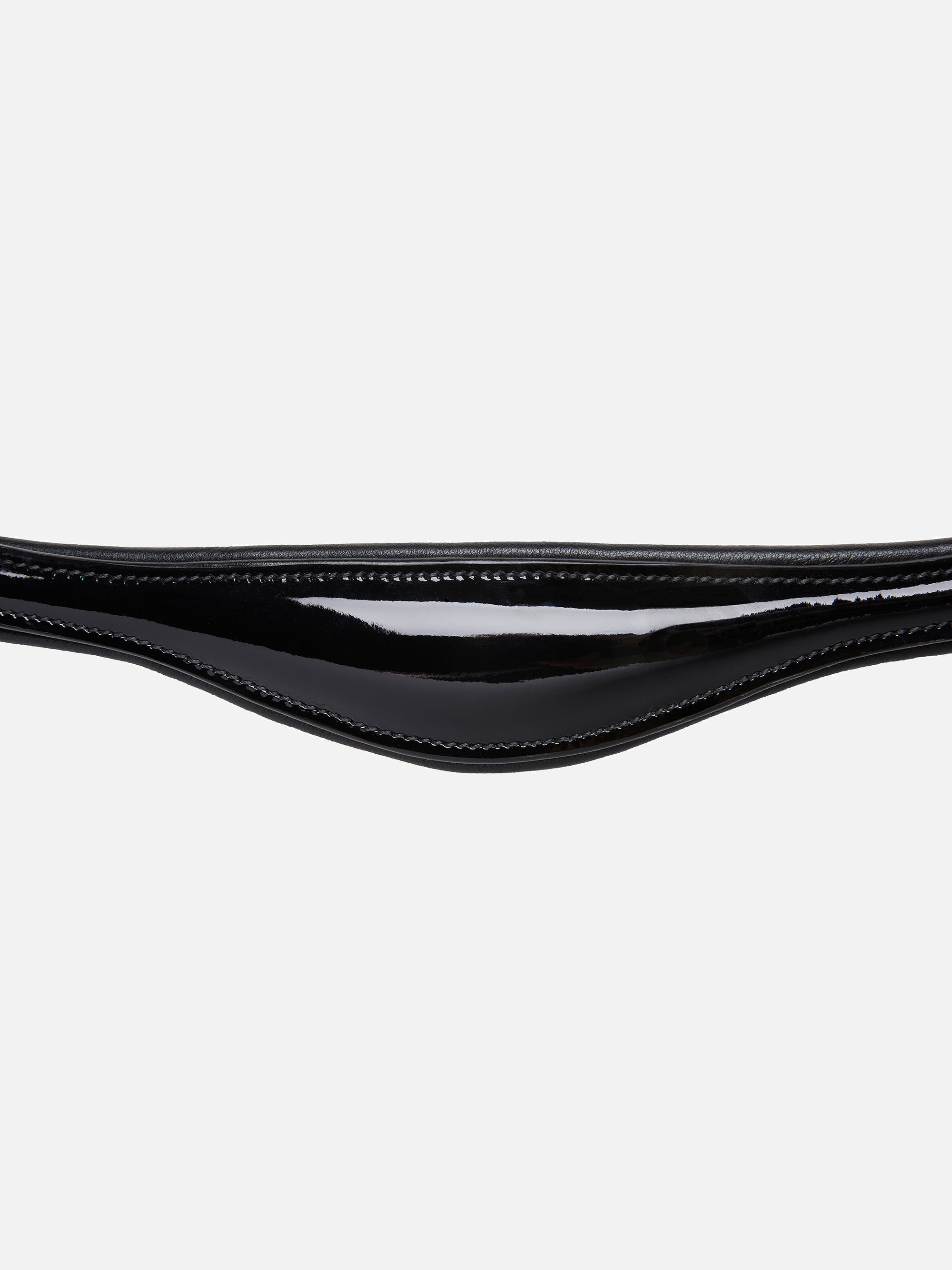 Detailfoto des anatomisch geformtem Lack-Reithalfters der Kandare Kieffer Ultrasoft® Amy