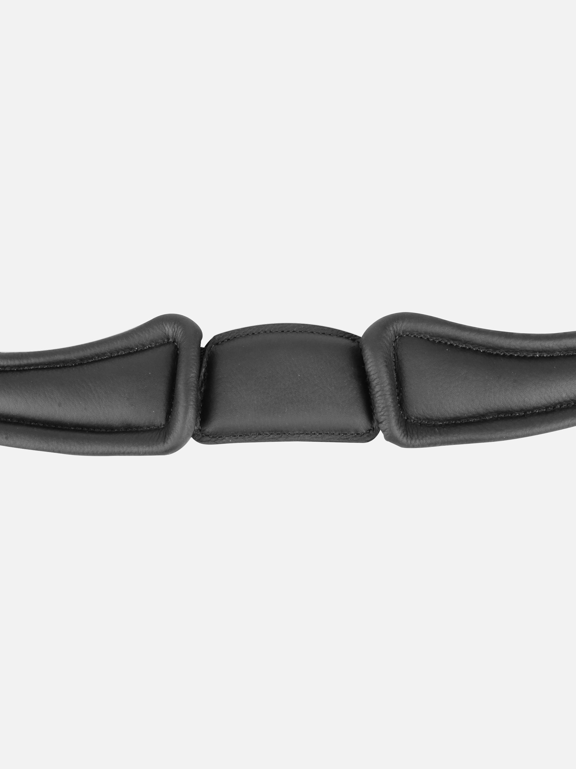 Detailfoto: Trense Kieffer Ultrasoft® Gaya in Schwarz mit Chrombeschlägen am Pferd: geteiltes Genickstück von unten betrachtet