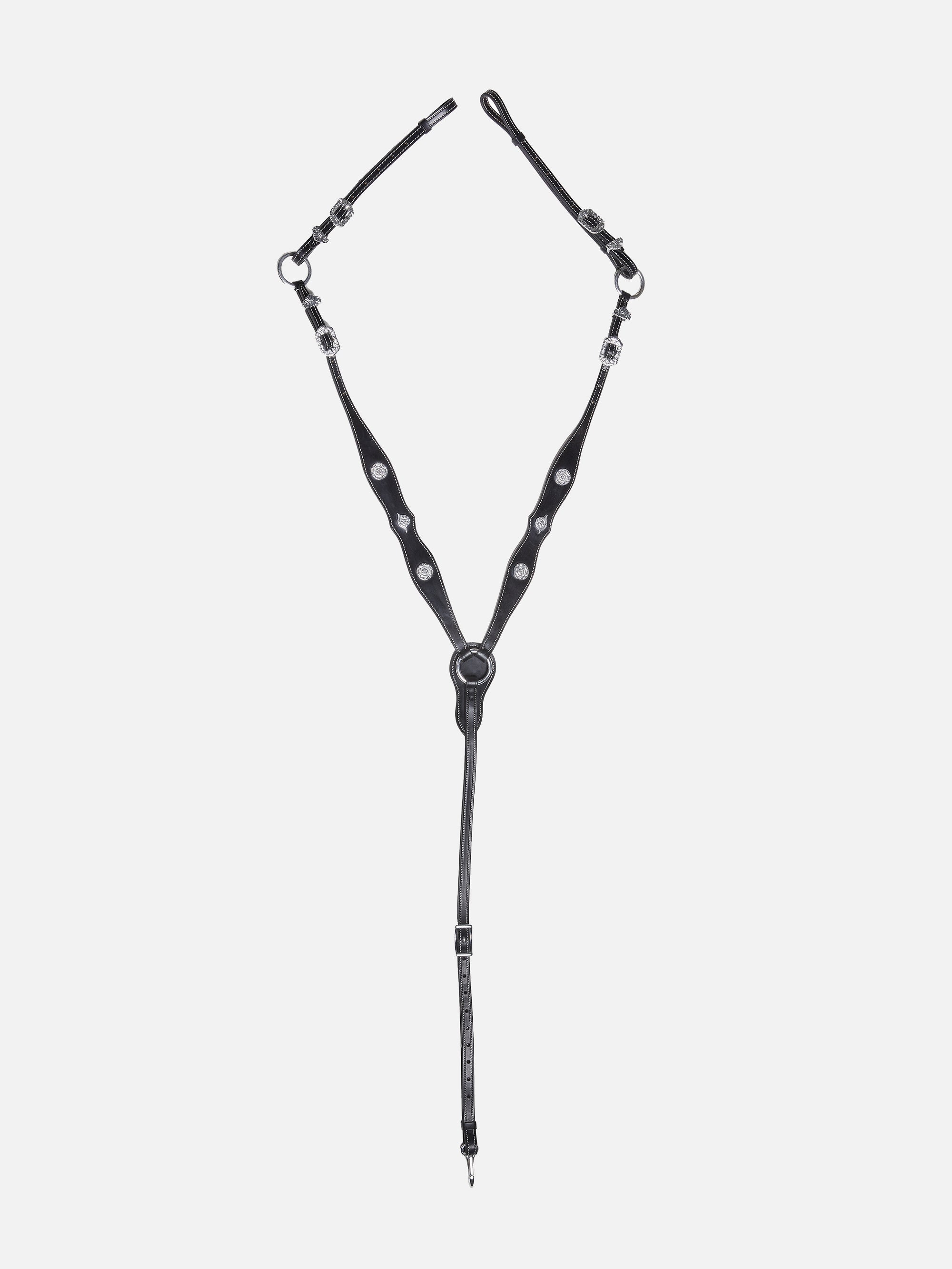 3-Punkt-Vorderzeug Isabella in Schwarz mit weißen Kontrastnähten und silberfarbenen Beschlägen und Ornamenten