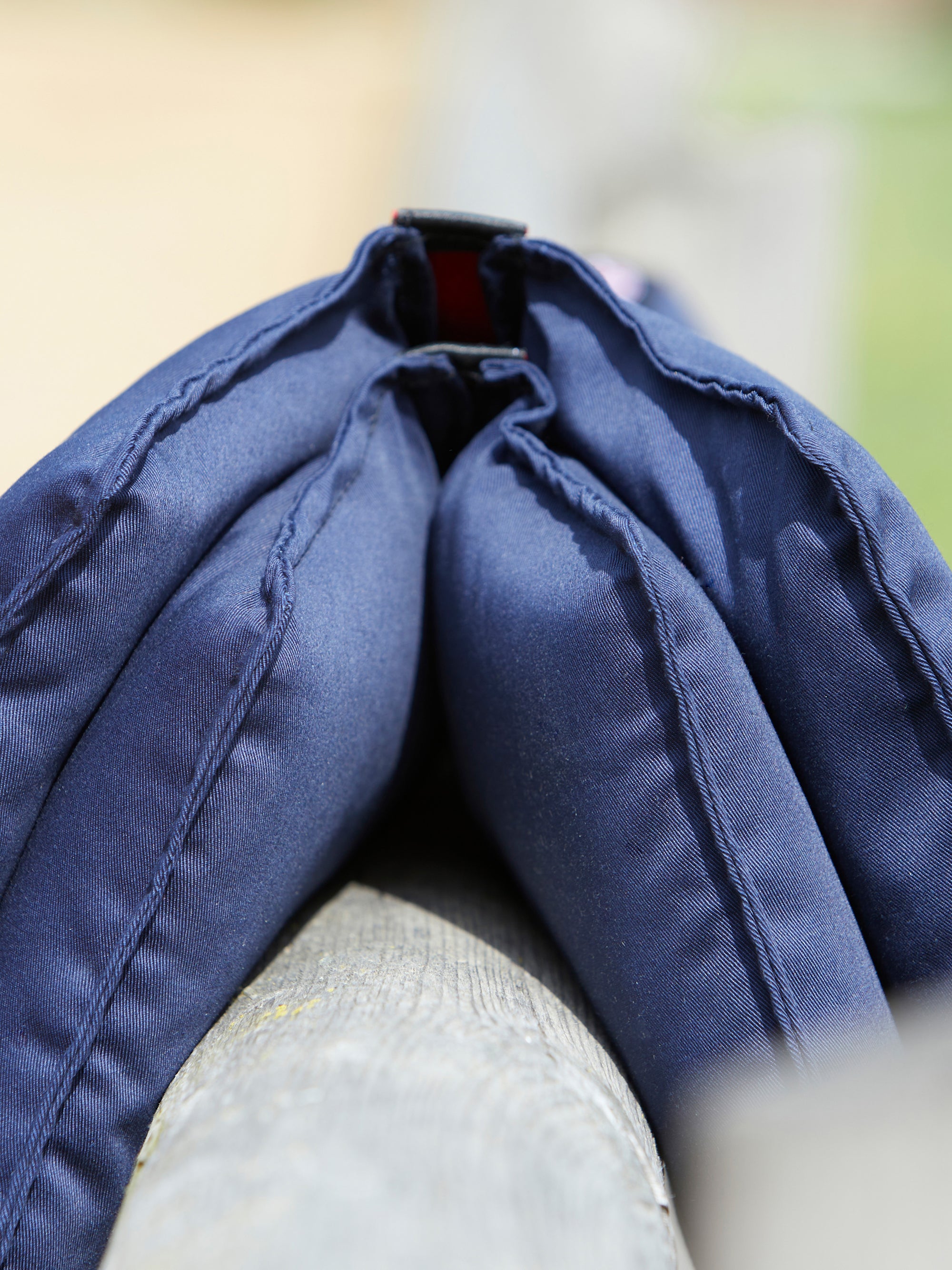 Schabracke Air-Tex Antishock: leichte und dicke Ausführung im Vergleich